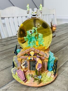 Disney Haunted Mansion Grinning Ghost Music Movement And Lighted Snow Globe RARE